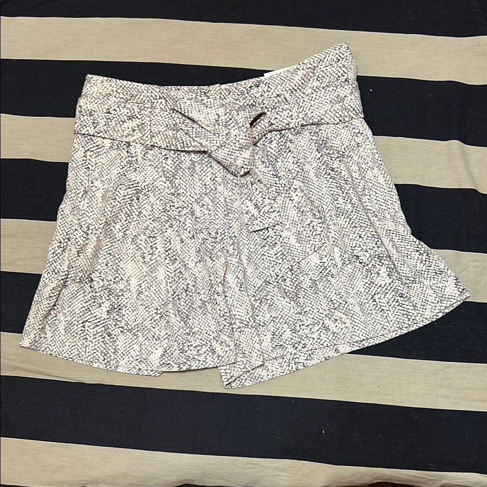 Ann Taylor Factory Snake Print Women Shorts
